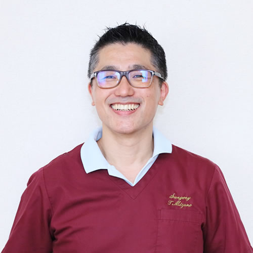 院長　水野智哉